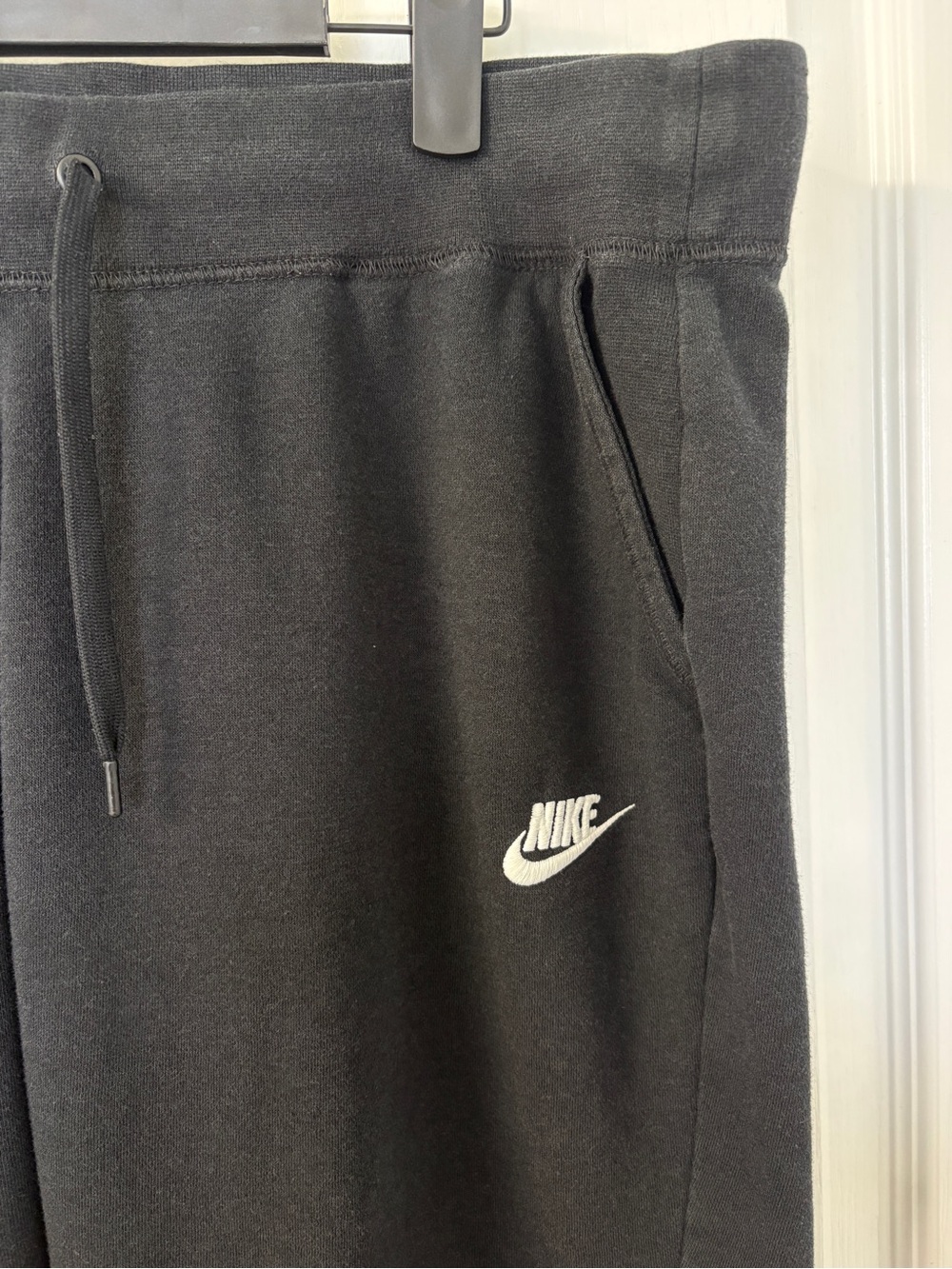 Women's Nike Black Capri Jogger Sweatpants Size XL - Picture 2 of 5
